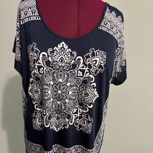 LAVISH WOMAN'S SIZE  1X PULLOVER TOP SLEEVELESS NAVY & WHITE BLOUSE PLUS SIZE